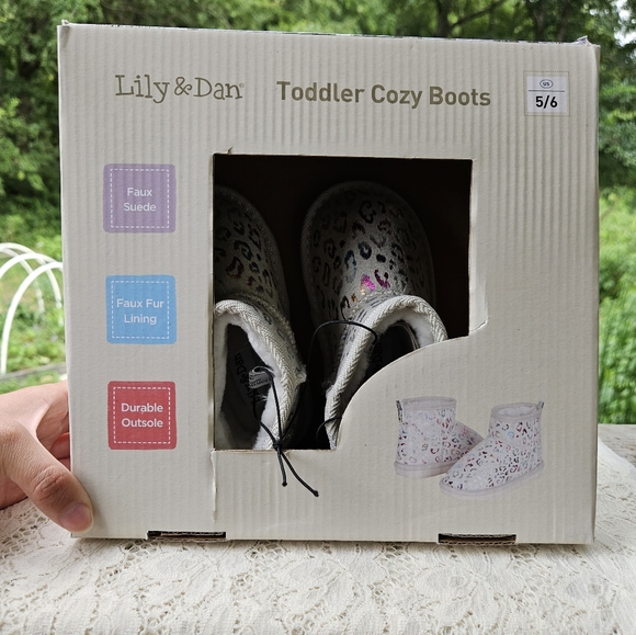 Toddler Cozy Boots Size 5/6 Toddler Girl Colorful Cheetah Print Faux Fur Lining - Picture 2 of 7